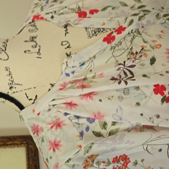 Violet + Claire floral blouse - Picture 3 of 8